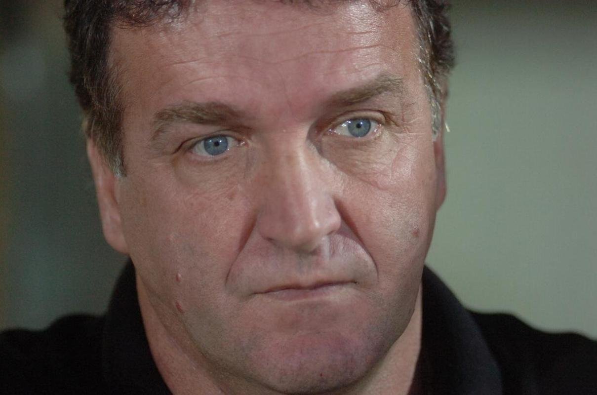 Nos tempos de atleta, Cuca, ex-tcnico de Cruzeiro e Atltico, foi condenado na Sua de por supostamente ter estuprado uma menina de 13 anos. Ele e outros dois gremistas (Eduardo e Henrique), tambm acusados, ficaram 28 dias presos.