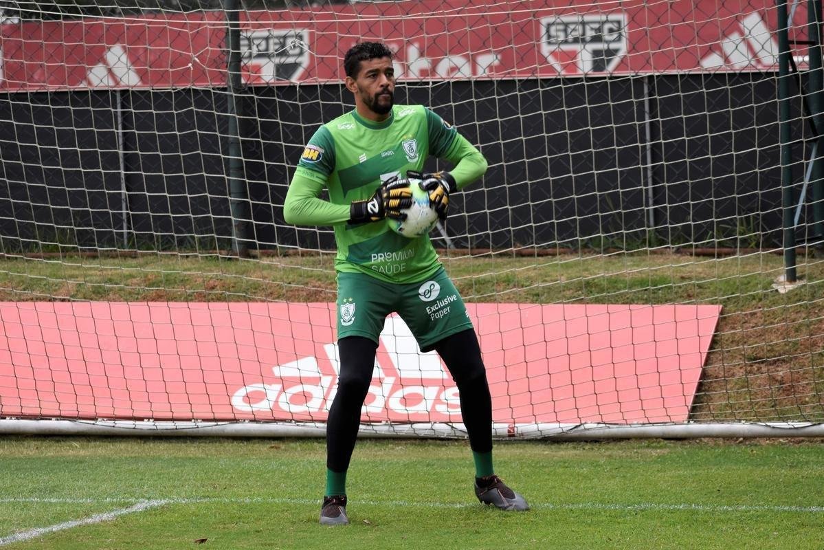 O Amrica treinou nesta tera-feira (22) no CT do So Paulo, na capital paulista, visando o confronto contra o Palmeiras, pela Copa do Brasil. O duelo de ida das semifinais ser disputado no Allianz Parque, tambm em So Paulo, s 21h30 desta quarta-feira (23).