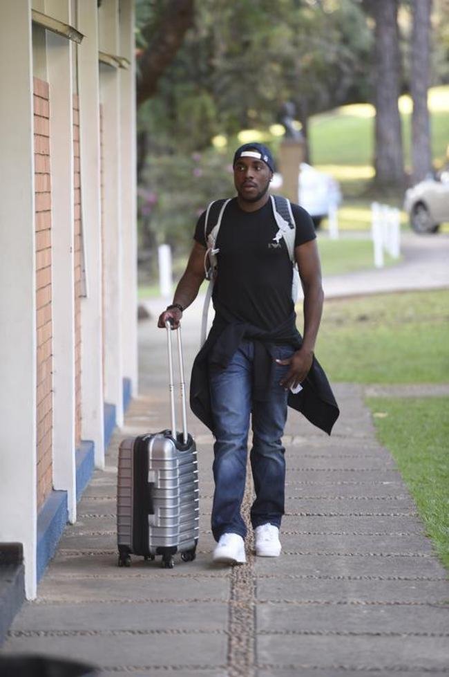 Manoel defendia o Atltico-PR antes de chegar  Toca da Raposa. O zagueiro  a quarta contratao mais cara da histria do Cruzeiro, com custo de R$ 7,5 milhes