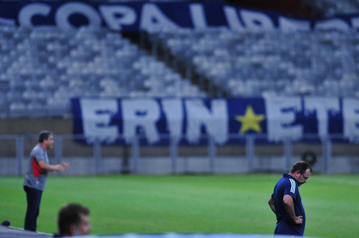 Lo Gamalho empatou para o CRB no fim da partida aps falha do volante Machado