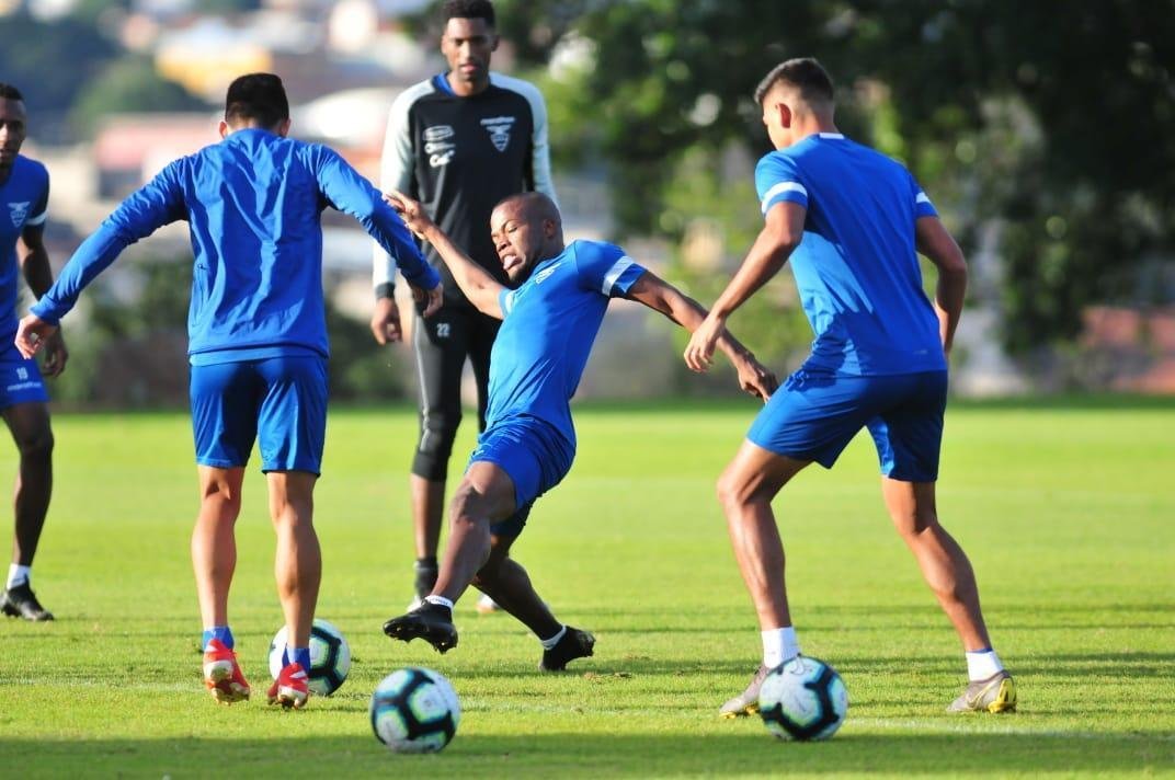 Imagens do treino do Equador na Toca da Raposa II