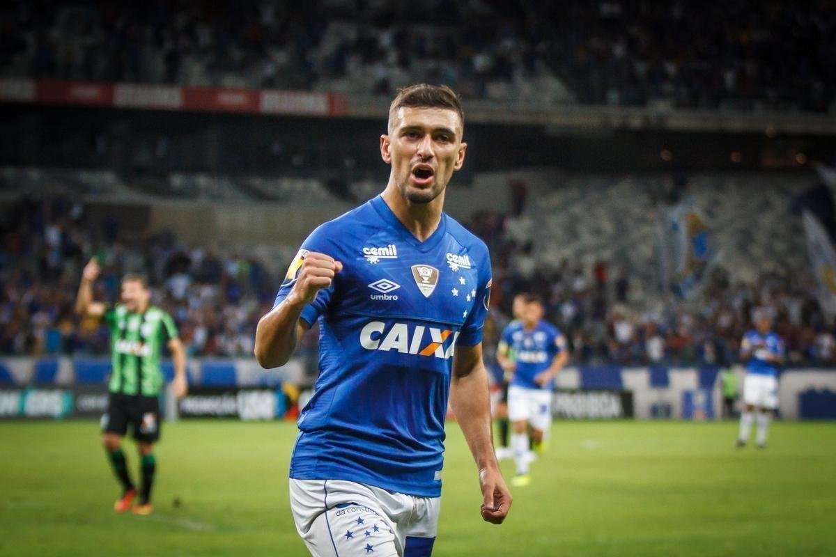 Arrascaeta marcou o gol de empate do Cruzeiro e abriu caminho para a virada no Mineiro