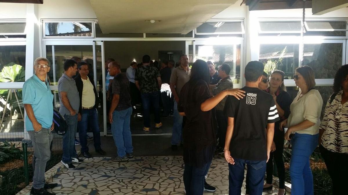 Ex-jogador do Cruzeiro, Z Carlos morreu nessa tera-feira (12/6), aos 73 anos. Ele foi velado no Cemitrio Parque da Colina, em Belo Horizonte. O enterro acontece no mesmo local.