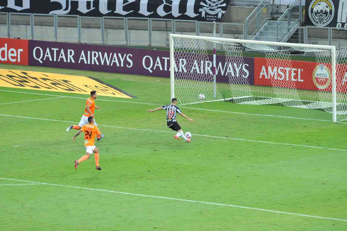 Savarino abriu o placar para o Atltico aos 28 minutos do primeiro tempo