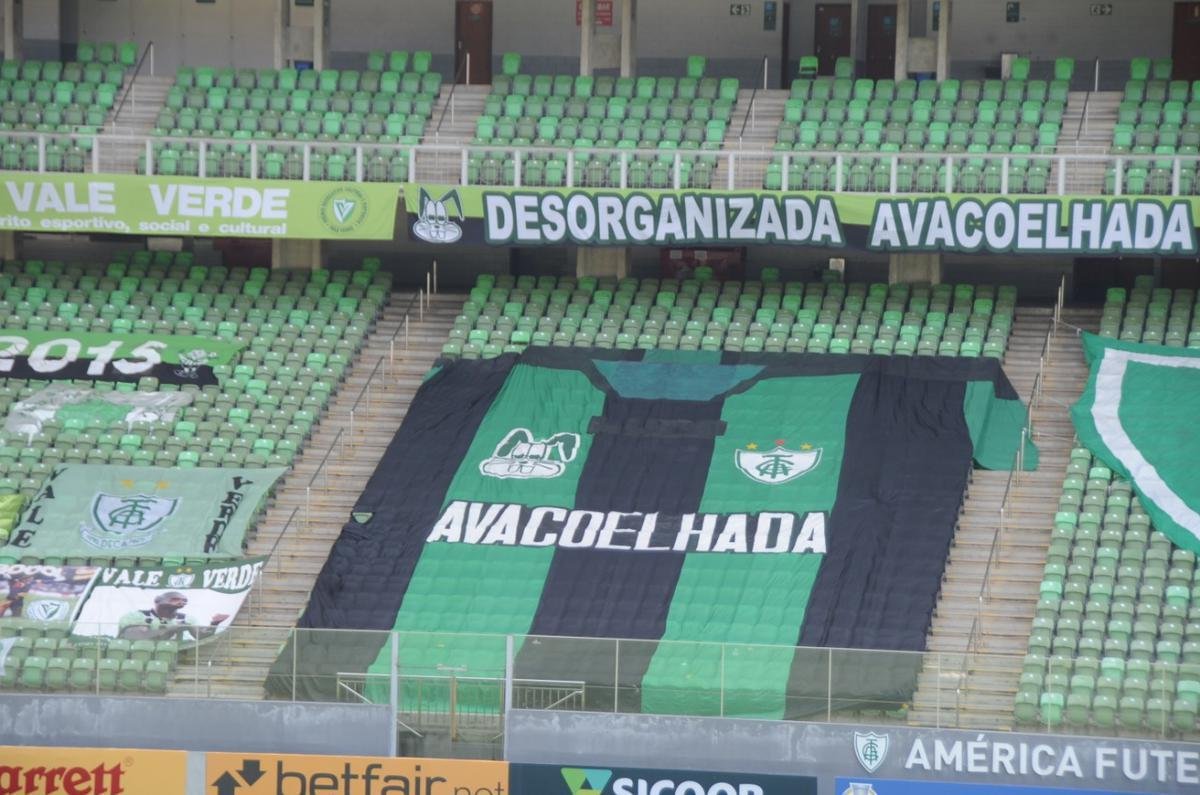 Equipes se enfrentaram neste sbado, pela 13 rodada da competio