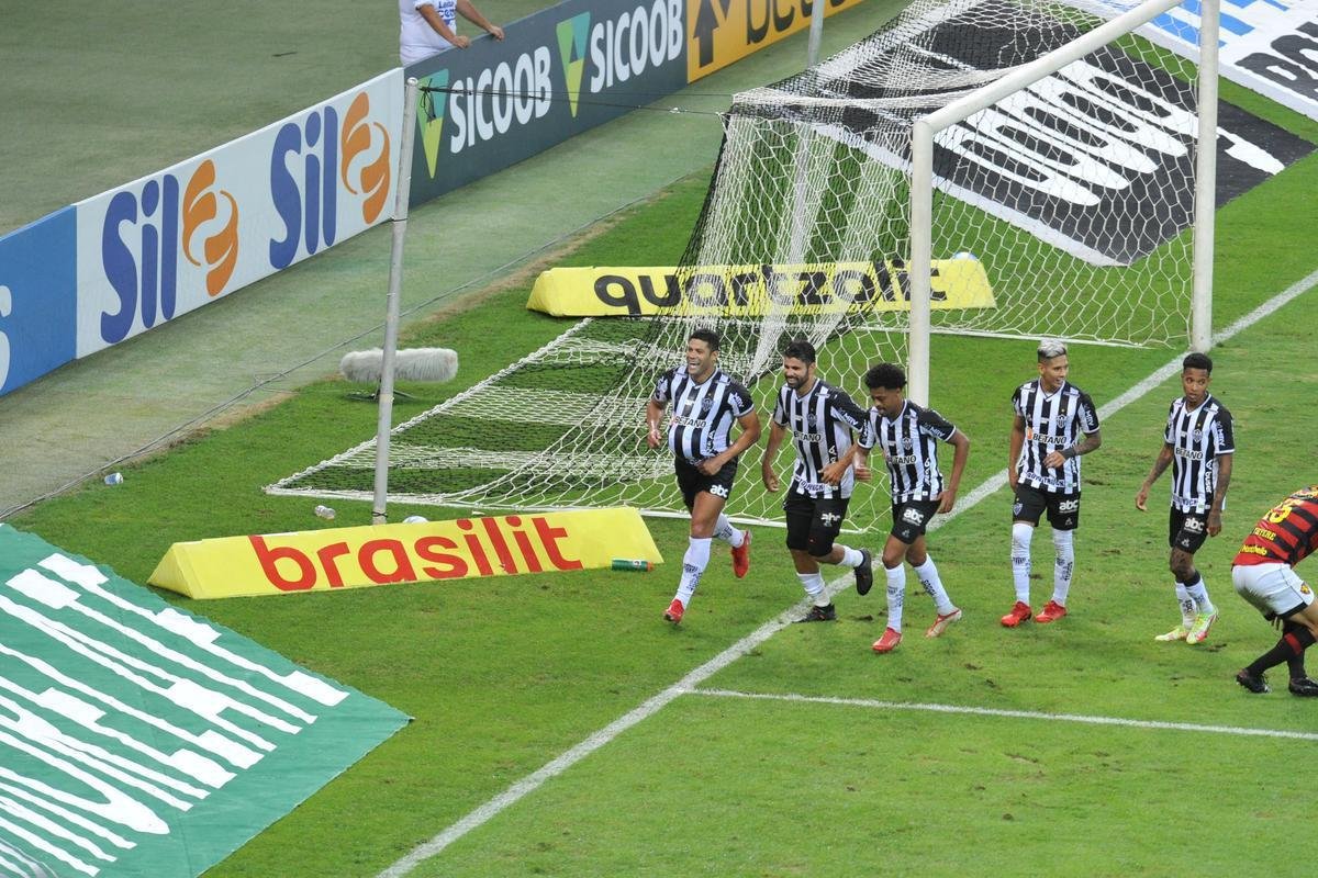 Fotos do gol de Hulk sobre o Sport. Foi segundo gol do Atltico na vitria por 3 a 0 pela 21 rodada do Brasileiro
