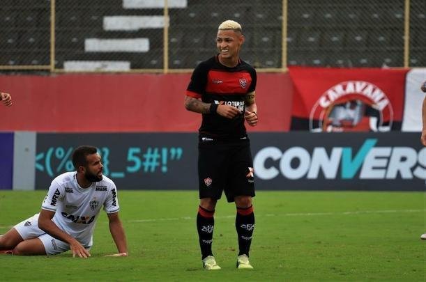 Vitória derrotou Atlético por 1 a 0, no Barradão, com gol de Léo Ceará
