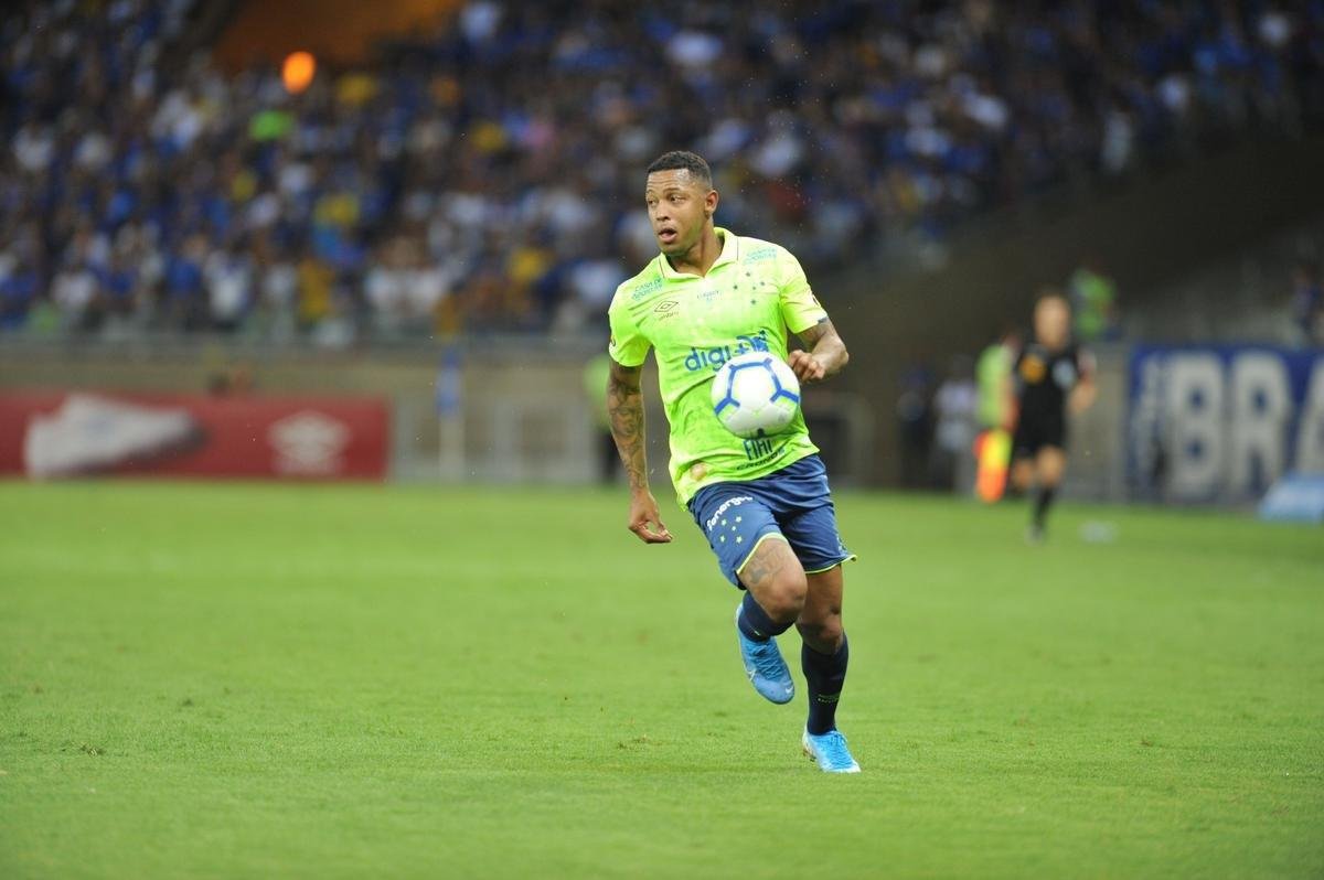 Cruzeiro estreou terceiro uniforme, o ltimo produzido pela Umbro