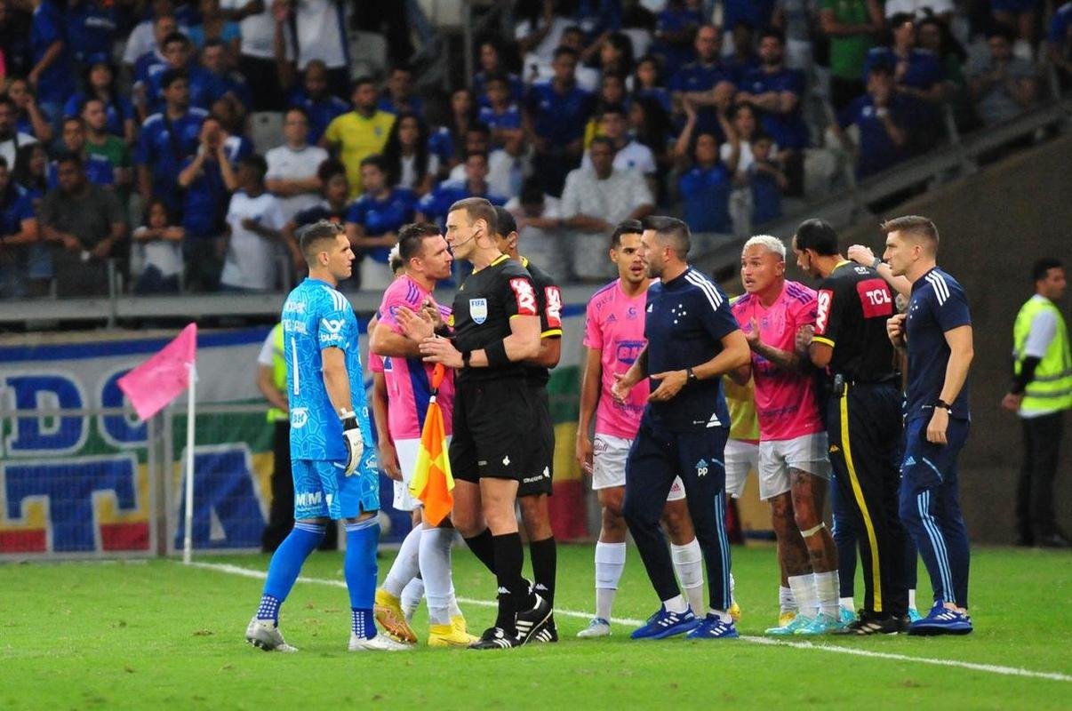 Fotos do jogo entre Cruzeiro e Guarani