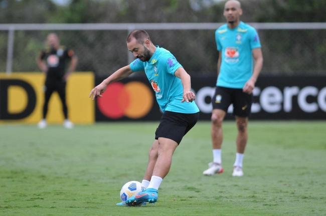 Sele��o Brasileira realizou treinamento na tarde deste s�bado (29/1) na Toca da Raposa II