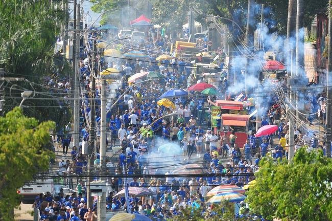 Fotos da torcida do Cruzeiro antes e durante a partida contra o Cricima, neste domingo (4), no Mineiro, pela 28 rodada da Srie B
