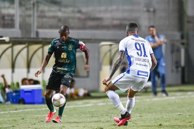 Juninho: o volante e capito americano tem contrato com o clube at dezembro de 2021.