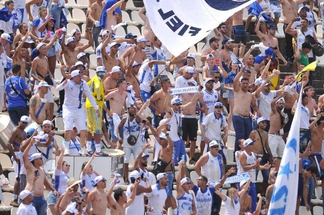 Cruzeiro e Ponte Preta se enfrentaram numa manh de forte calor em Sete Lagoas