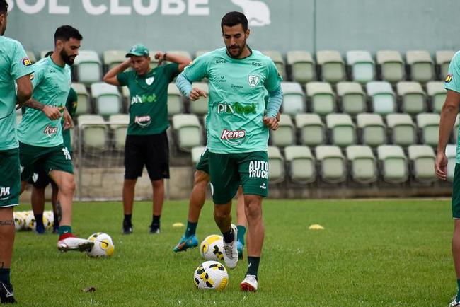 Raúl Cáceres (lateral-direito)