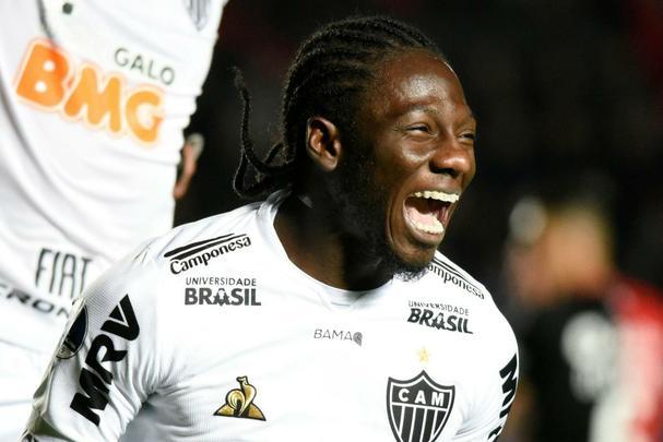 Fotos do jogo entre Colon e Atlético, no Estádio Cemitério dos Elefantes, em Santa Fé, na Argentina, pela ida da semifinal da Copa Sul-Americana