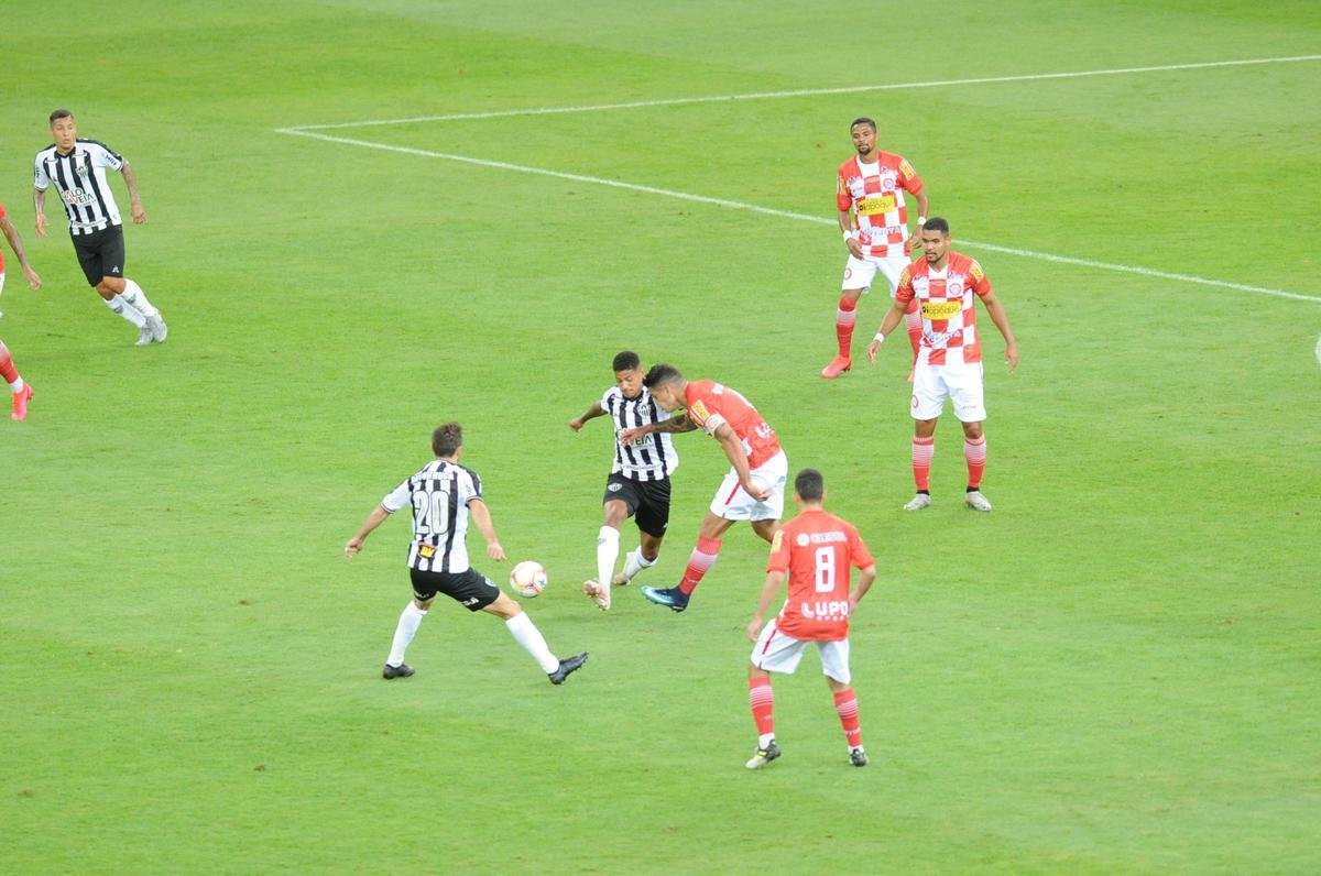 Fotos do primeiro jogo da deciso do Campeonato Mineiro, entre Atltico e Tombense, no Mineiro, em Belo Horizonte.
