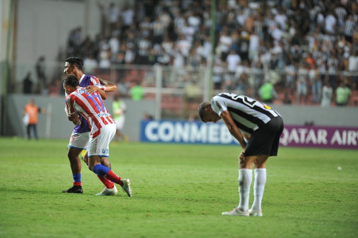 Atltico insistiu no segundo tempo, no conseguiu o terceiro gol e foi eliminado