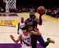 Em noite histrica, LeBron James leva Lakers  quarta vitria seguida na NBA