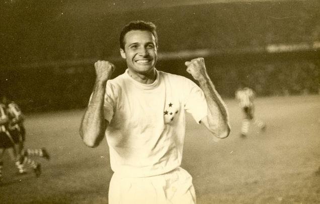 Já pelo Cruzeiro, a ligação como atleta foi maior. Em 212 partidas, marcou seis gols e conquistou a Taça Brasil de 1966 e seis edições do Campeonato Mineiro. Procópio defendeu a Raposa de 1959 a 1961; de 1966 a 1968 e entre 1973 e 1974. Sua carreira foi interrompida por quase cinco anos em virtude de grave lesão no joelho esquerdo ocasionada por Pelé.