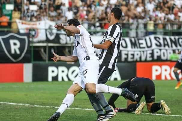 Atltico  derrotado pelo Botafogo, pela 31 rodada do Brasileiro, e fica mais distante do ttulo