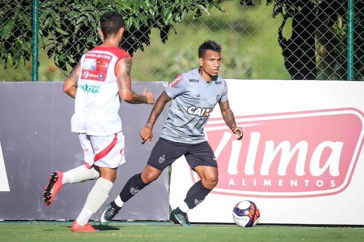 Com gols de Fred e Carlos Csar, Atltico vence jogo-treino contra Guarani de Divinpolis, na Cidade do Galo, por 2 a 0