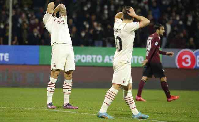 Empate deixa o Milan com dois pontos de vantagem e dois jogos a mais que Inter e Napoli