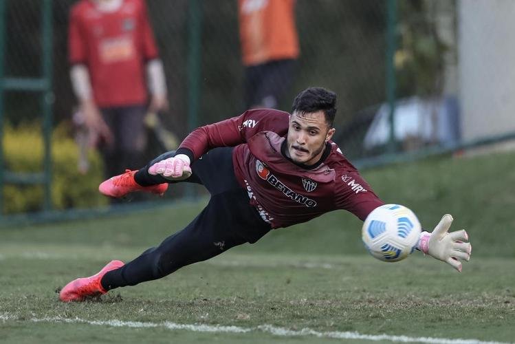 Com Guilherme Arana de volta, Cuca comanda atividade na Cidade do Galo