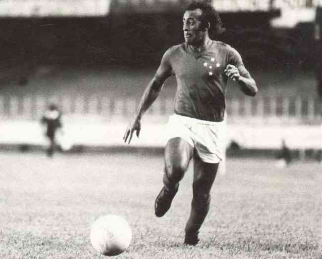 Dirceu Lopes foi um dos craques do primeiro grande time do Cruzeiro