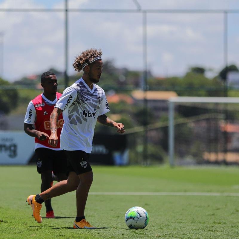 Atlético divulga fotos do novo uniforme de treino