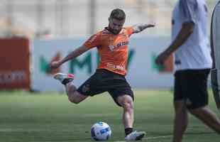 Fotos do primeiro treino de Junior Alonso no retorno ao Atltico