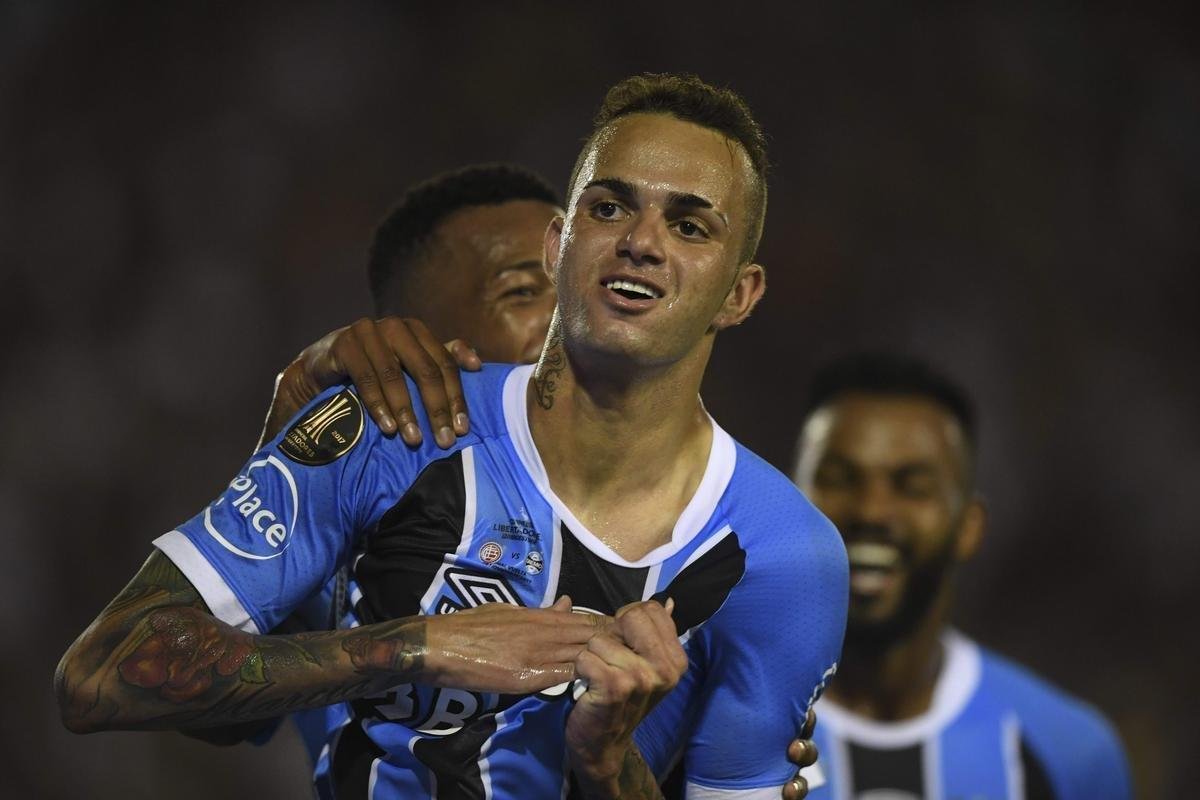 Luan marcou o segundo gol do Grmio no estdio La Fortaleza