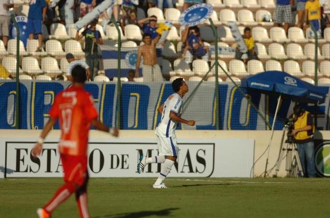 Edcarlos marcou trs gols na Arena do Jacar. Atualmente, est sem clube
