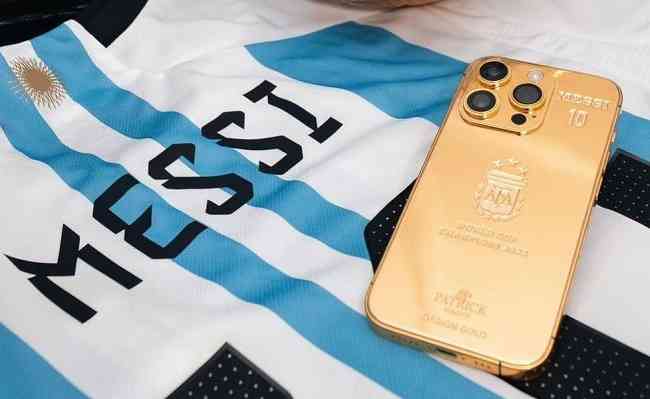 Messi recebeu os Iphones banhados a ouro nessa quinta-feira