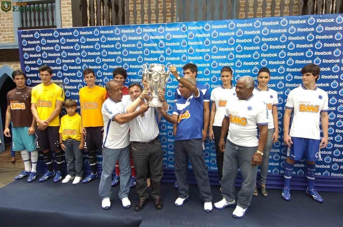 Em 2011, durante lançamento de nova linha de uniformes, Cruzeiro reuniu pela primeira vez todos os campeões da Taça Brasil de 1966 sobre o Santos de Pelé.