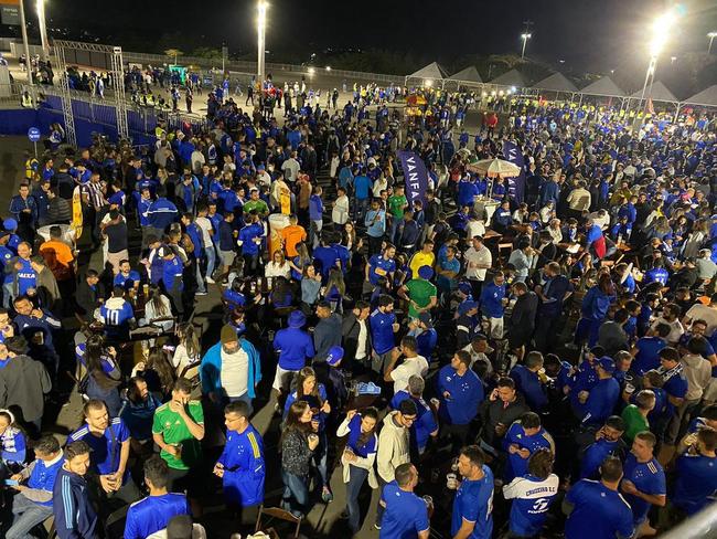 Chegada da torcida do Cruzeiro ao Mineiro para o jogo contra o Sport pela 15 rodada da Srie B do Campeonato Brasileiro