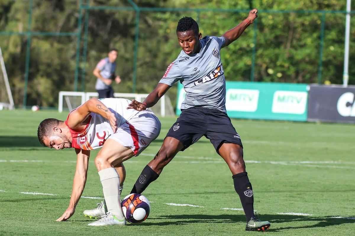 Com gols de Fred e Carlos Csar, Atltico vence jogo-treino contra Guarani de Divinpolis, na Cidade do Galo, por 2 a 0