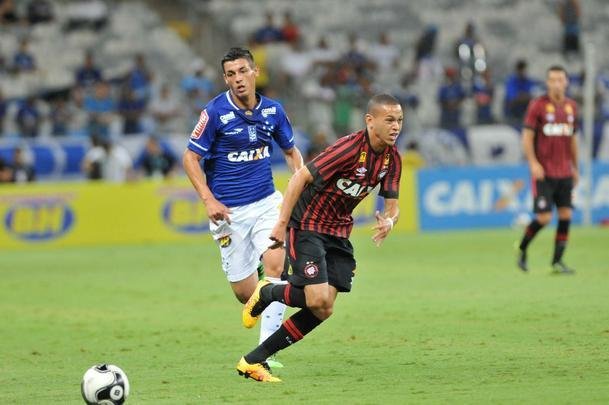 Cruzeiro e Atltico-PR jogaram no Mineiro pela terceira rodada do Grupo C da Primeira Liga