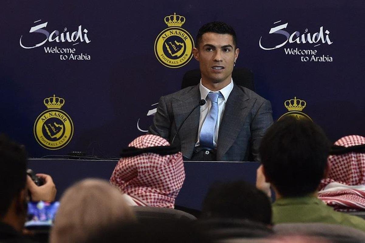 Cristiano Ronaldo foi apresentado pelo Al-Nassr, da Arbia Saudita, nesta tera-feira (3/1)