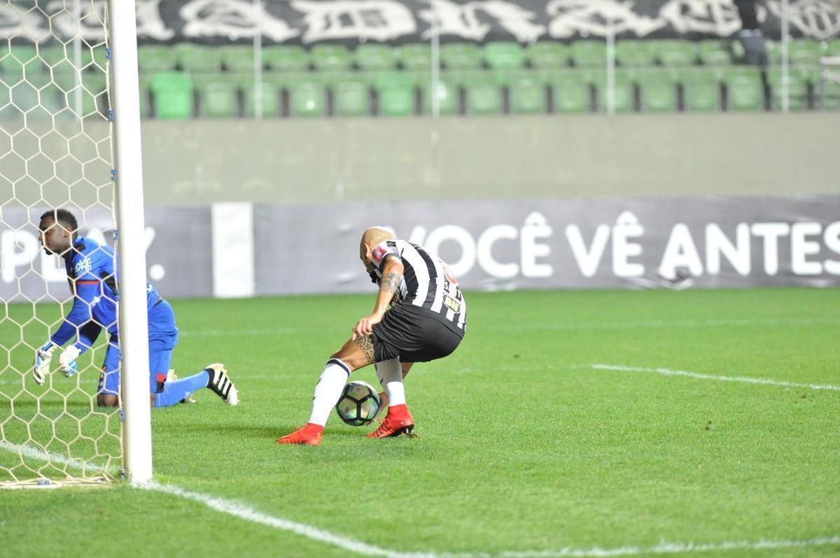 Galo recebeu o Atltico Goianiense, no Independncia, pela 33 rodada do Campeonato Brasileiro