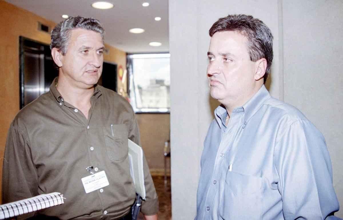 14/09/2001 Eduardo Maluf com Alvimar Perrella, ento superintendente de futebol do Cruzeiro (14/09/2001)