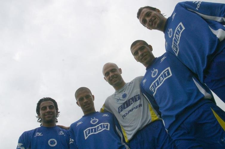 Imagens do meia Alex, campeo da Trplice Coroa com a camisa do Cruzeiro