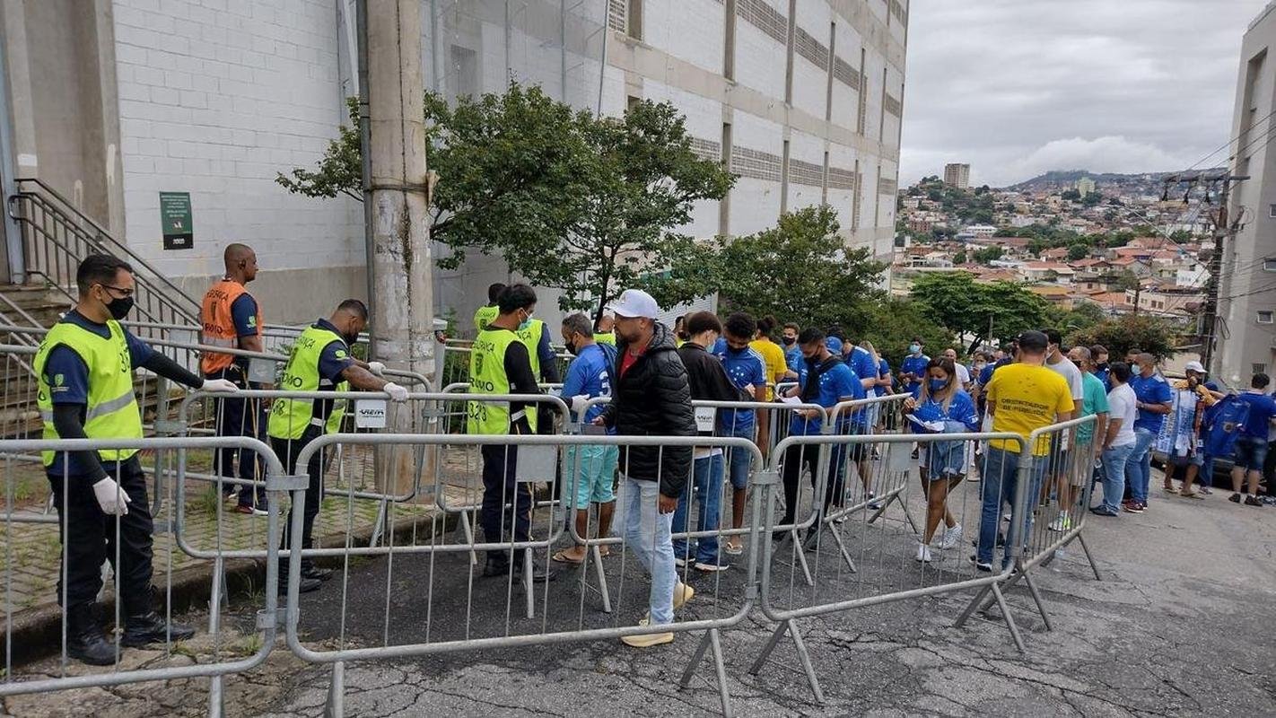 Torcida do Cruzeiro registra maior pblico do Campeonato Mineiro na partida contra o Villa Nova, no Independncia, pela oitava rodada. Ao todo, 19.616 pessoas compareceram no Horto.