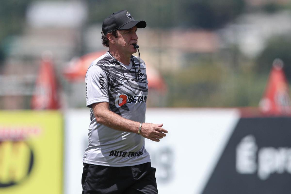 Primeiro treino comandado por Cuca desde a volta ao Atltico