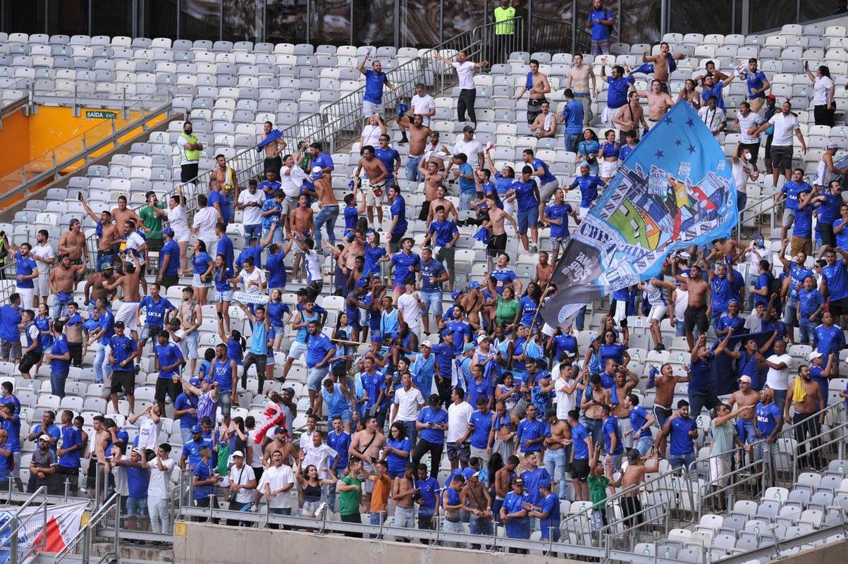Fotos da torcida do Cruzeiro no clssico contra o Atltico, no Mineiro, pela nona rodada do Campeonato Mineiro