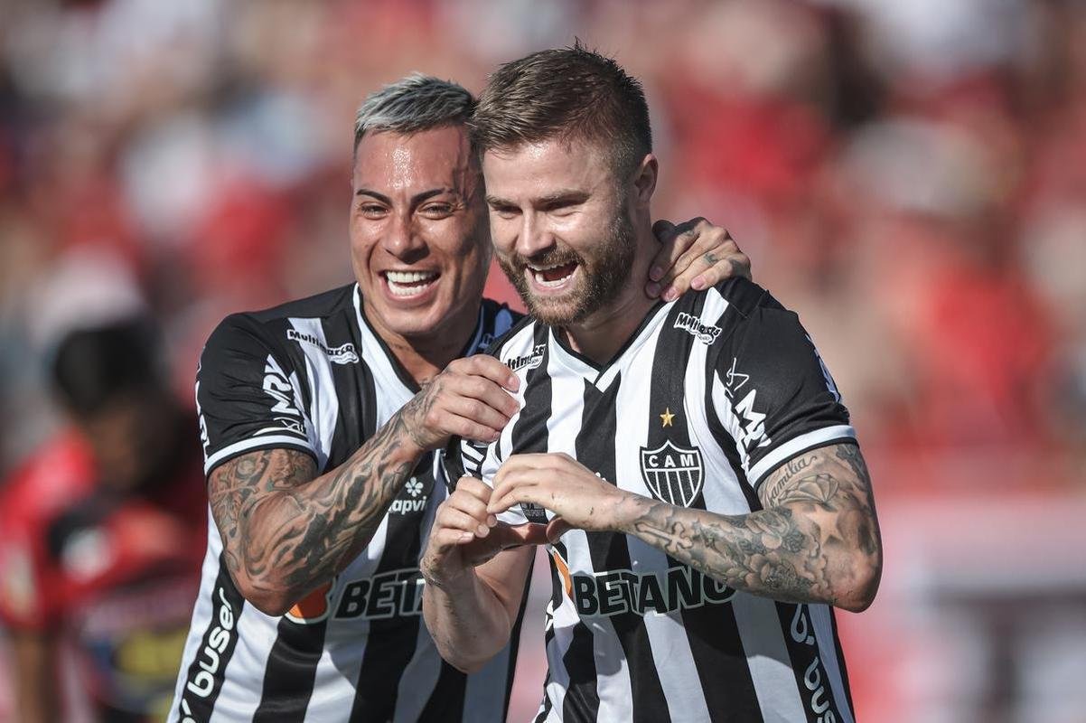 Fotos do jogo entre Pouso Alegre e Atltico, pelo Mineiro