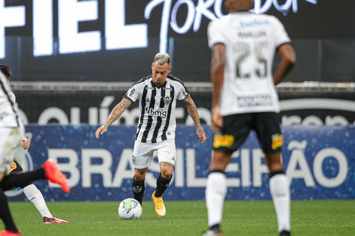 O Atltico venceu Corinthians de virada, por 2 a 1, neste sbado, em So Paulo, pela 21 rodada do Campeonato Brasileiro. Os gols alvinegros foram marcados por Guilherme Arana e Marrony. Matheus Dav balanou a rede para o Timo.