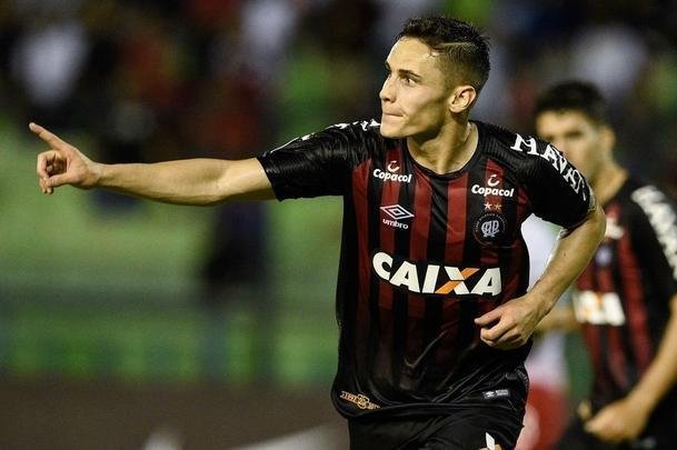 Raphael Veiga - O jovem meia, de 23 anos, pertence ao Palmeiras, mas está emprestado ao Atlético-PR. Em 2018, disputou 47 jogos e marcou 9 gols. É um dos destaques do time finalista da Copa Sul-Americana.