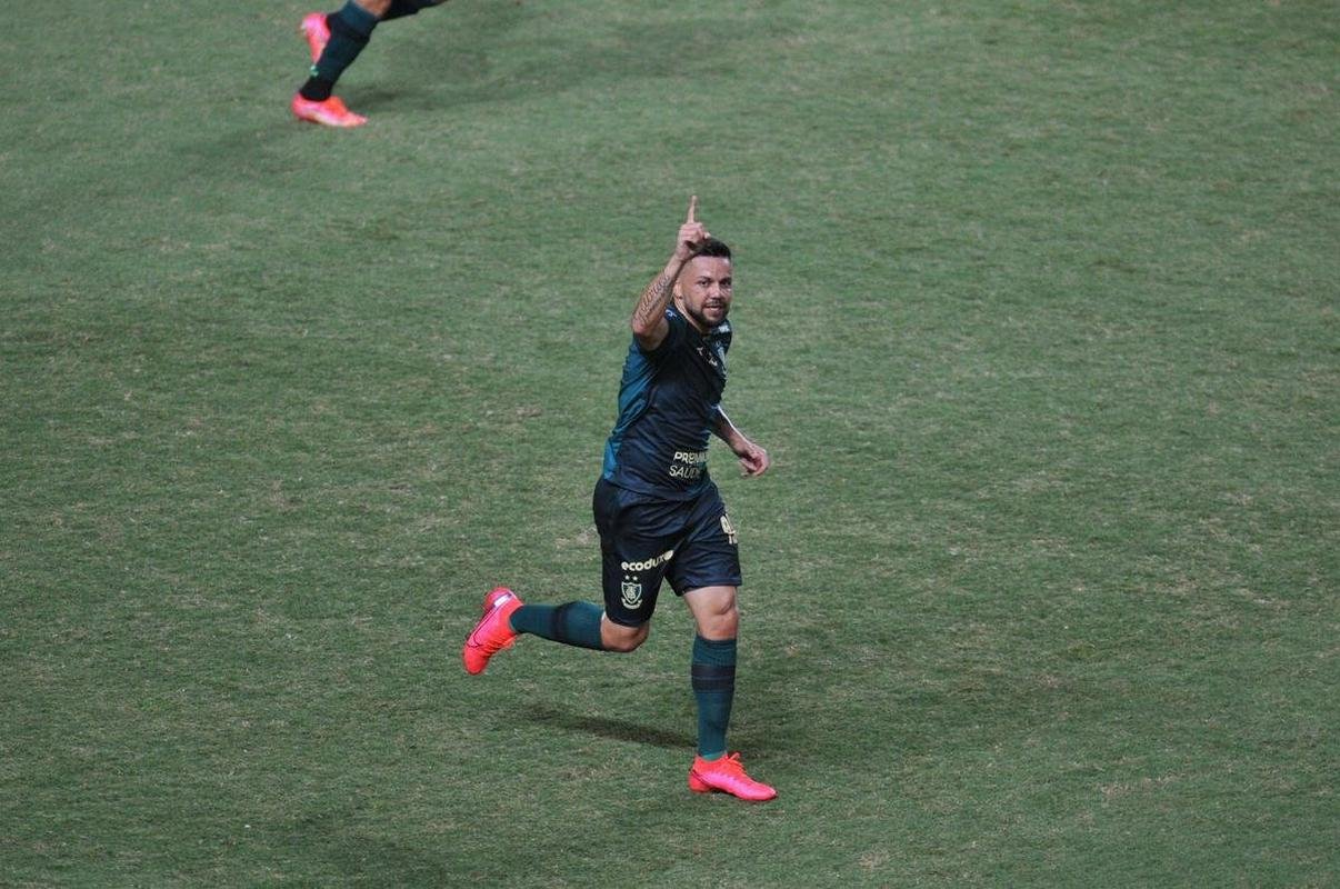 Felipe Azevedo (atacante)