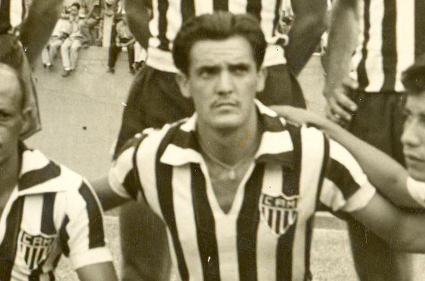 21/06/1953 - Atltico 5 x 0 Cruzeiro - Lourdes (Belo Horizonte) - Campeonato da Cidade. Na foto, Mcio, que marcou dois gols na partida.