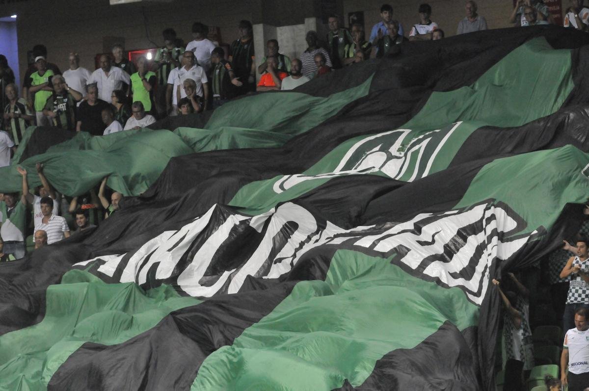 Amrica e Patrocinense se enfrentaram, no Independncia, pela primeira rodada do Campeonato Mineiro